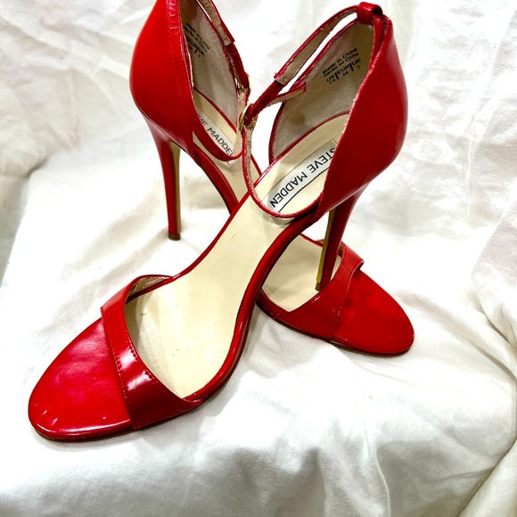 STEVE MADDEN HEEL WITH ANKLE STRIPS BEAUTIFUL RED SHOE. SEXY AND STUNNIN⦠- Picture 1 of 15